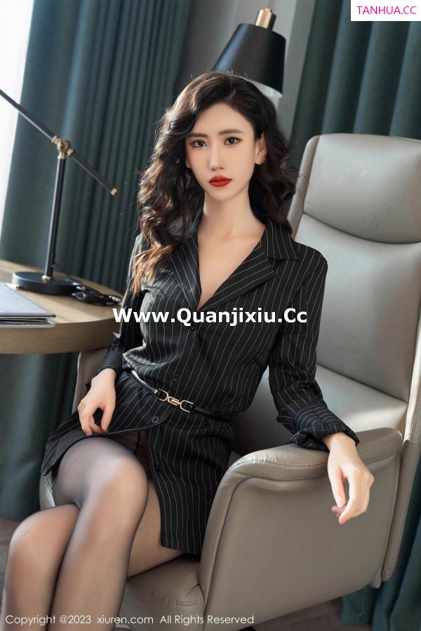   [XiuRen]高清写真图 2023.06.06 No.6860 章芃芃 OL美腿第9张图片